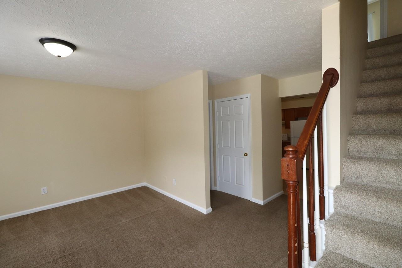 107 Floyd Ct - Photo 3 of 12