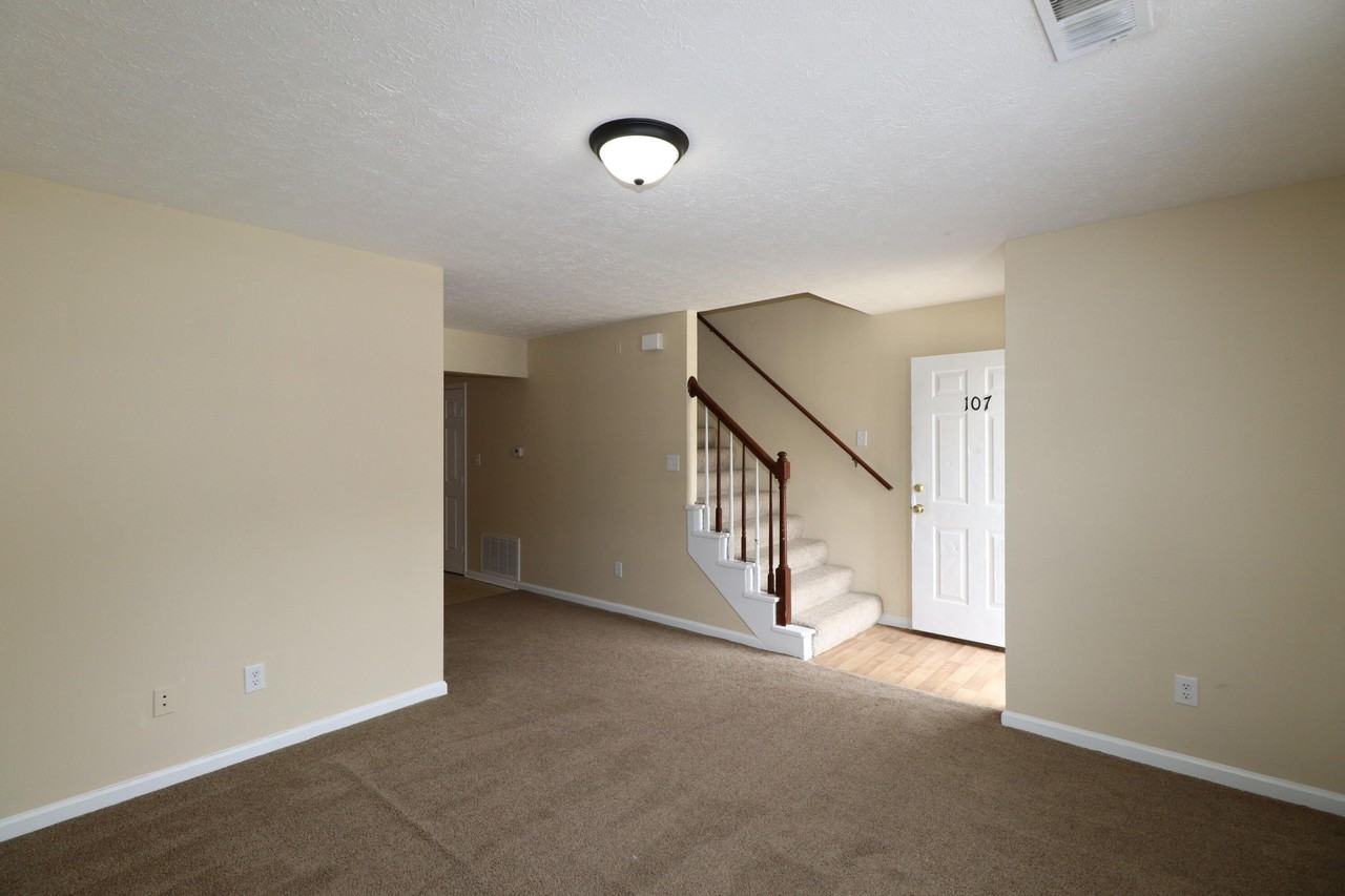 107 Floyd Ct - Photo 4 of 12