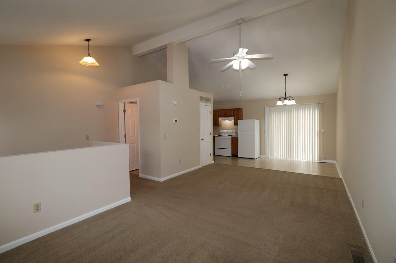 238 Lakeview Dr - Photo 3 of 11