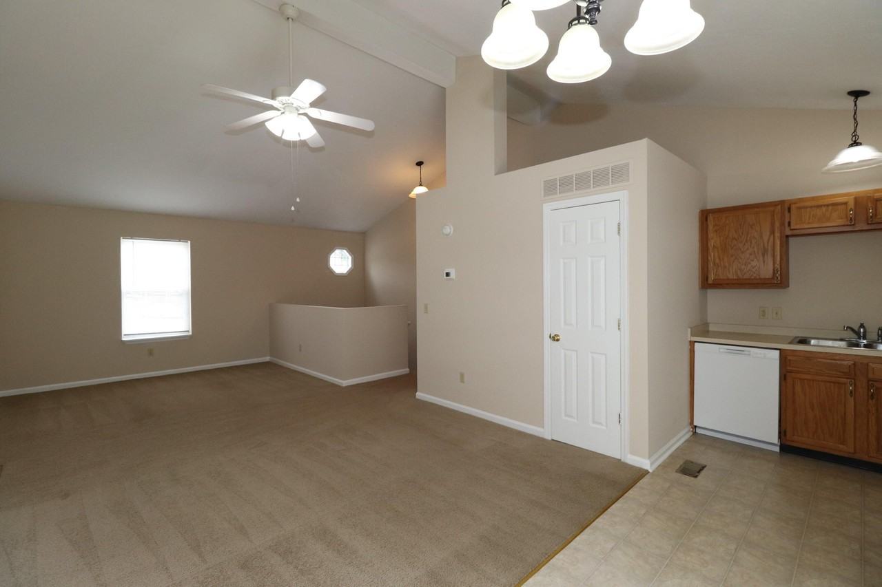 238 Lakeview Dr - Photo 4 of 11