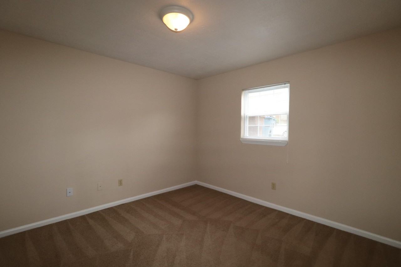 238 Lakeview Dr - Photo 7 of 11