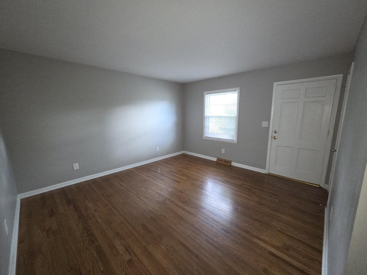 2144 Tamarack Dr - Photo 2 of 11