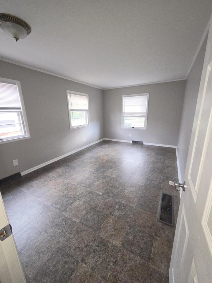 2144 Tamarack Dr - Photo 5 of 11
