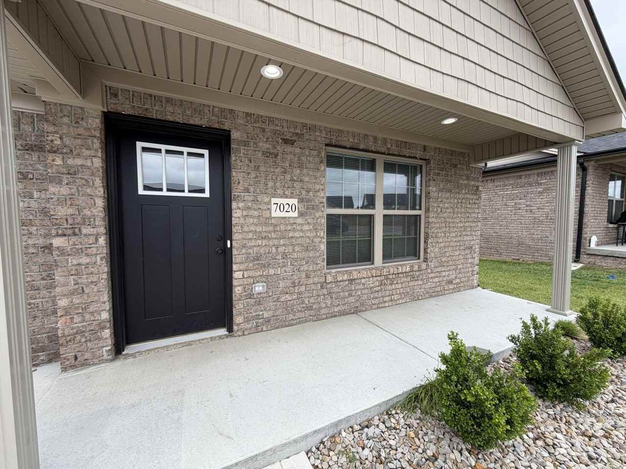 7020 Caravan Dr - Photo 3 of 17