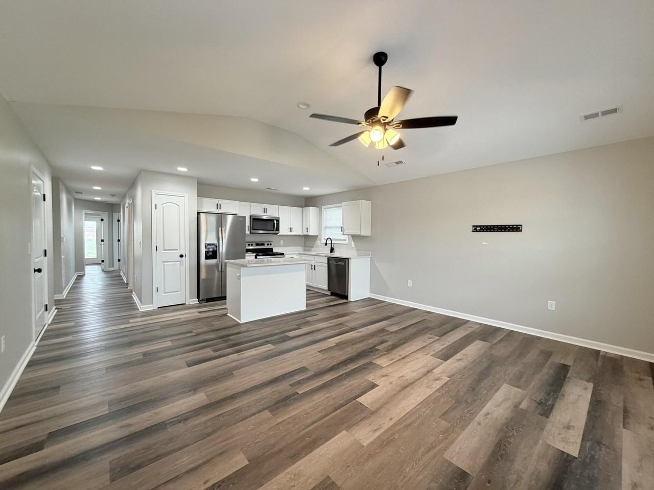 7020 Caravan Dr - Photo 4 of 17