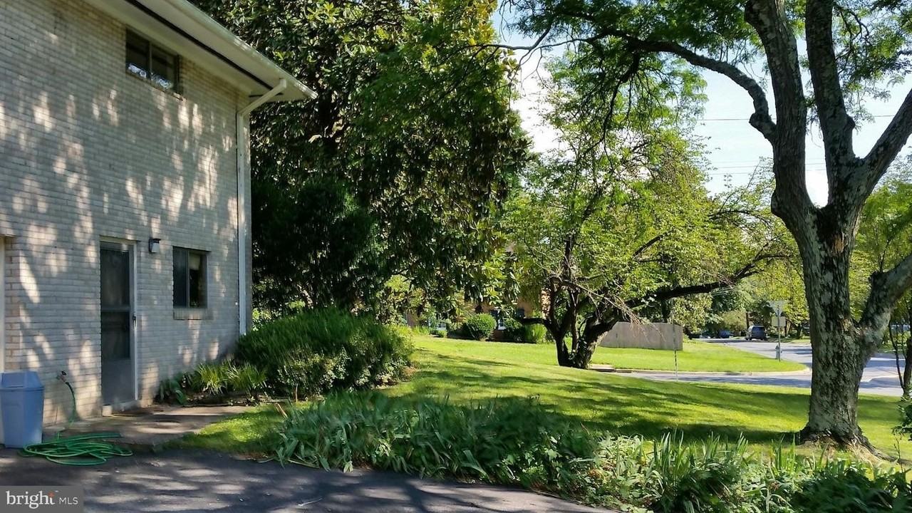 5909 Lenox Rd - Photo 5 of 41