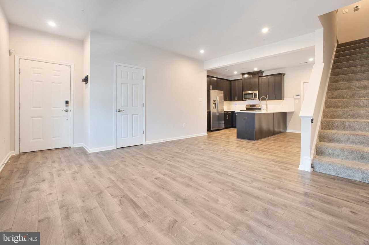 10517 Sally Ride Ln - Photo 4 of 37