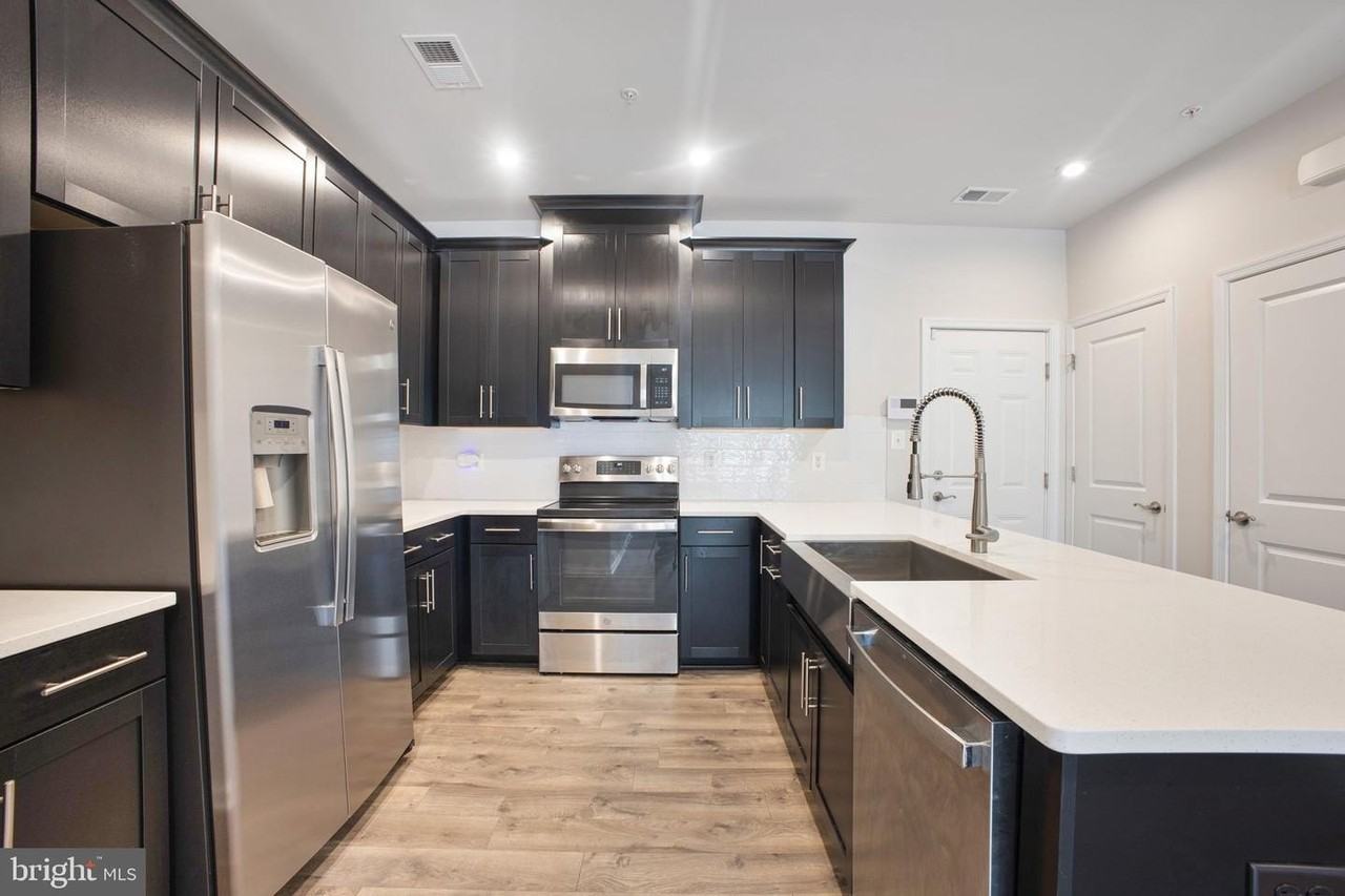 10517 Sally Ride Ln - Photo 7 of 37