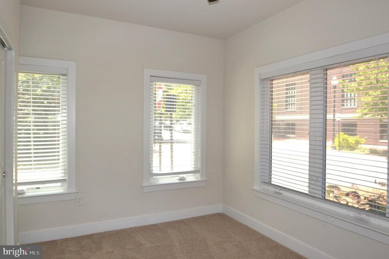 408 Stabler Ln - Photo 5 of 50