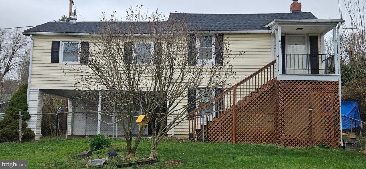 1057 Foreman Ln