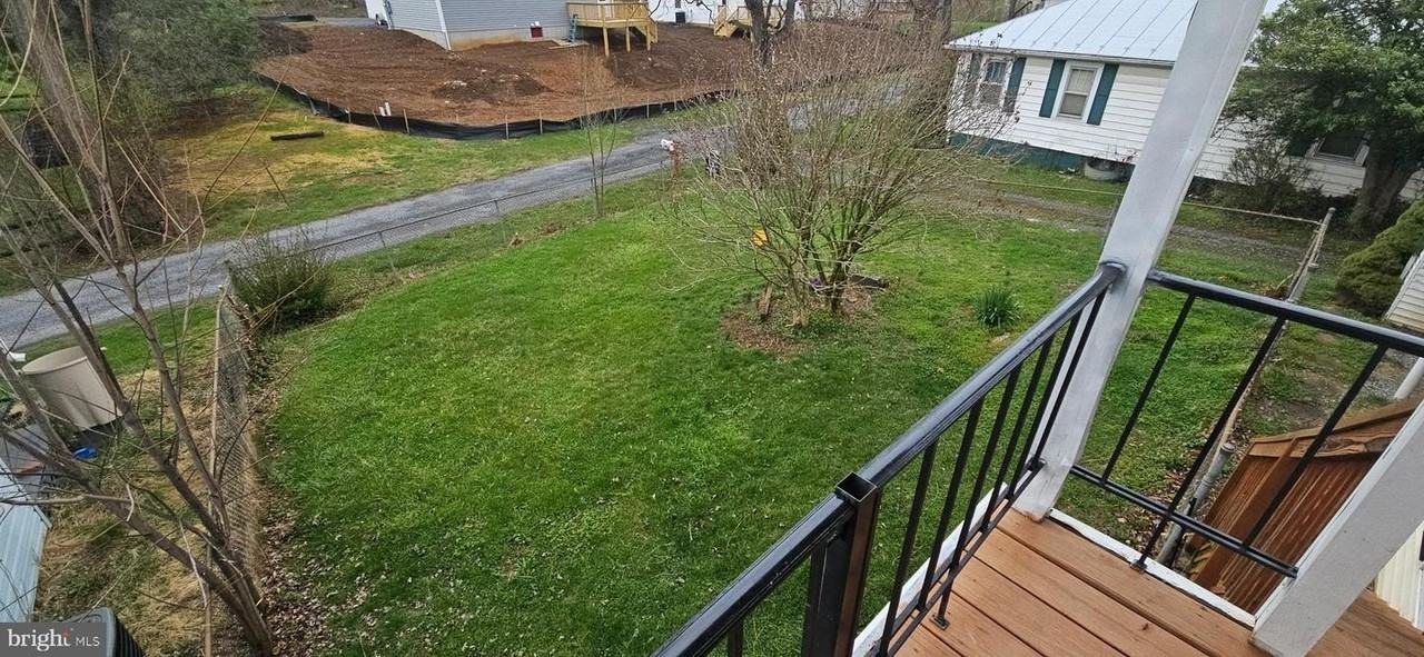1057 Foreman Ln - Photo 5 of 20