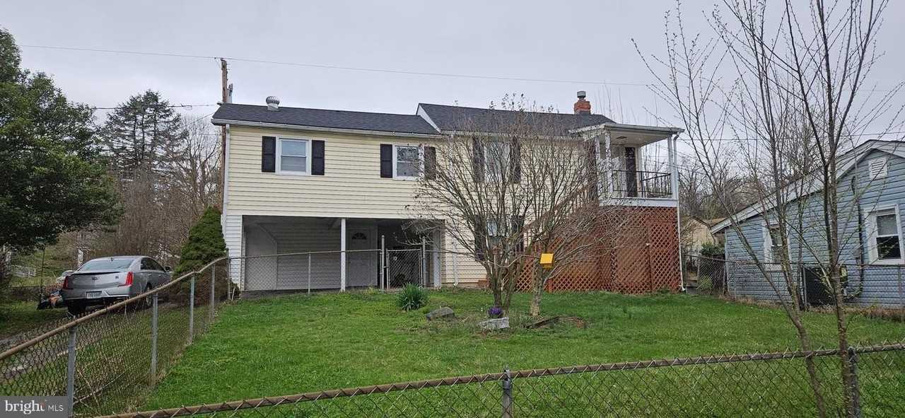 1057 Foreman Ln - Photo 6 of 20