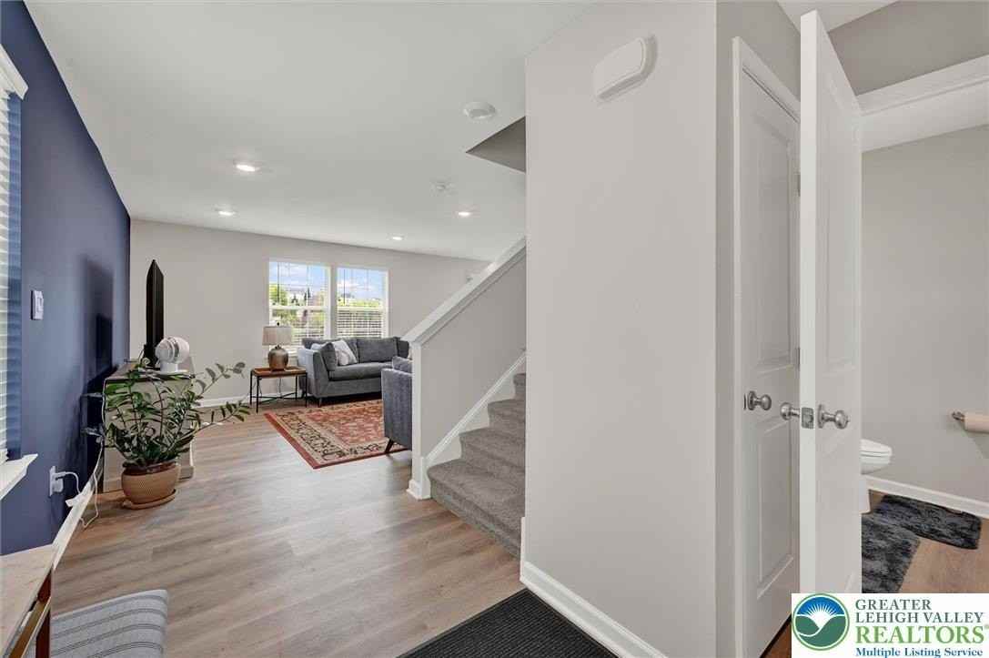 264 Winding Rd - Photo 4 of 29