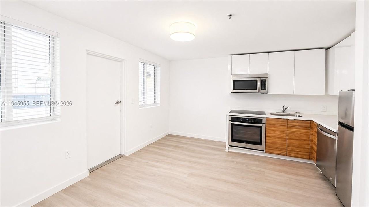 820 15th St #103 - Photo 3 of 21