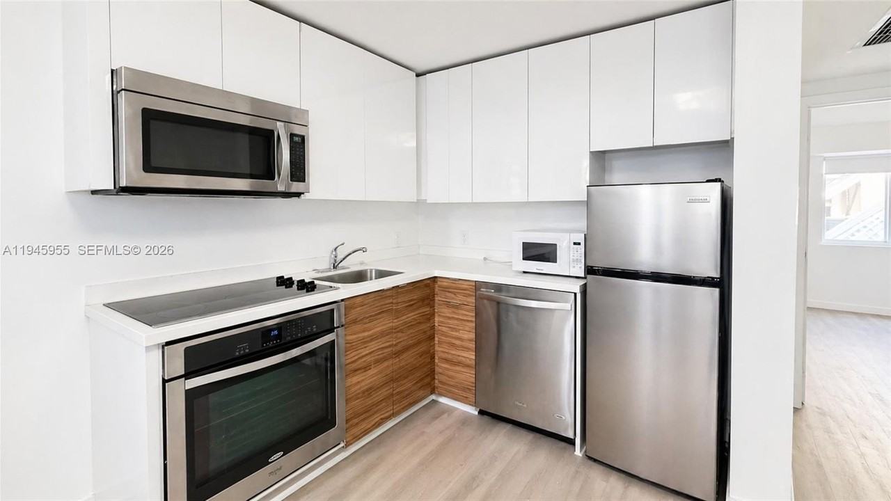 820 15th St #103 - Photo 5 of 21