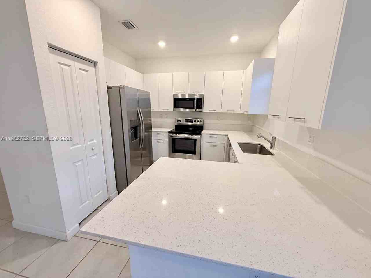 12612 Nw 23rd Pl #12612 - Photo 5 of 30