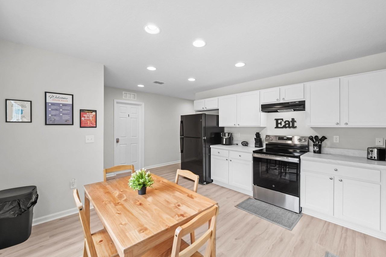W 23rd St - Photo 5 of 13