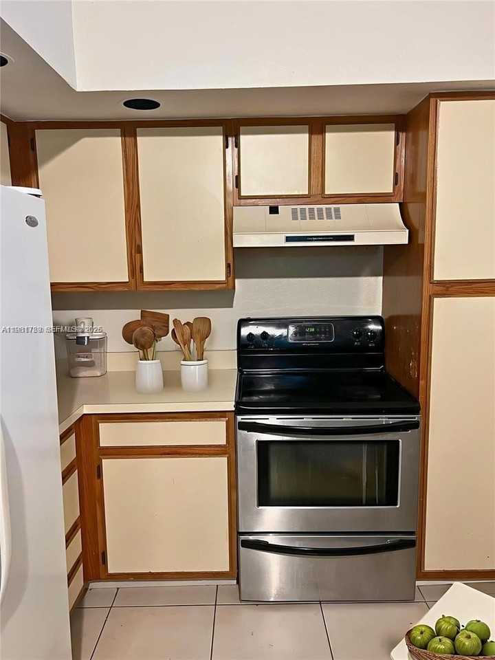 3480 Pinewalk Dr N #135 - Photo 4 of 8