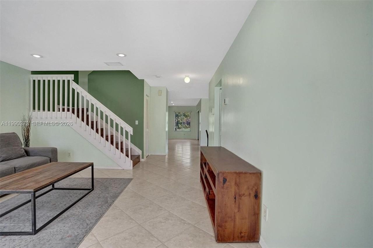 1726 Sw 110th Ter - Photo 2 of 50