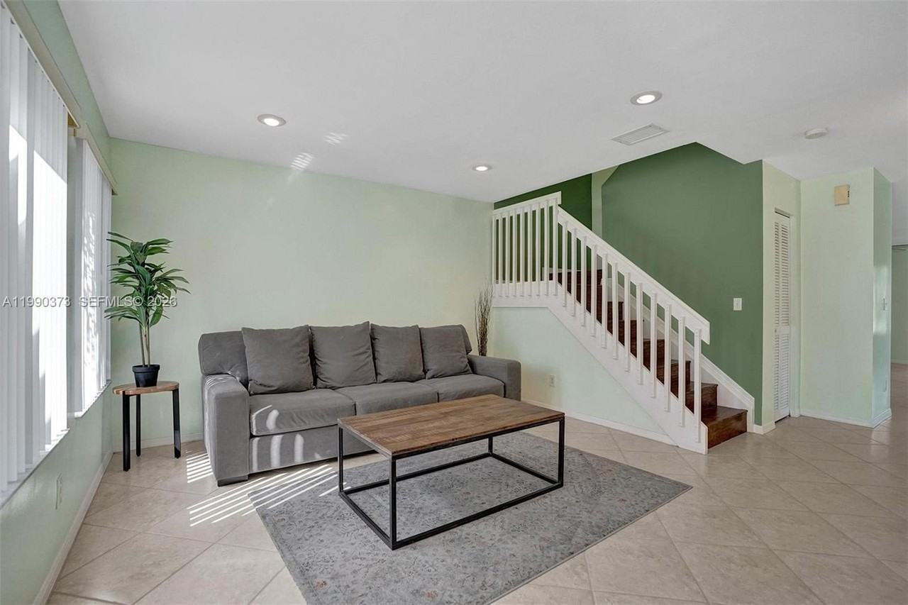 1726 Sw 110th Ter - Photo 3 of 50