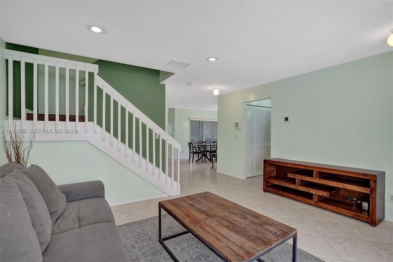 1726 Sw 110th Ter - Photo 5 of 50