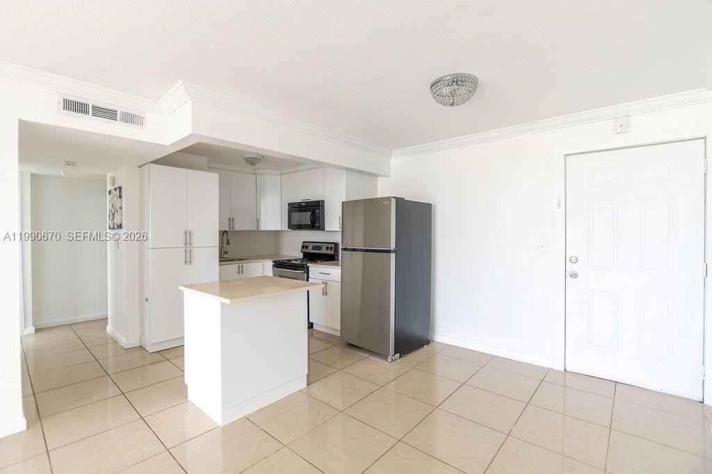 1990 Marseille Dr #402 - Photo 7 of 45