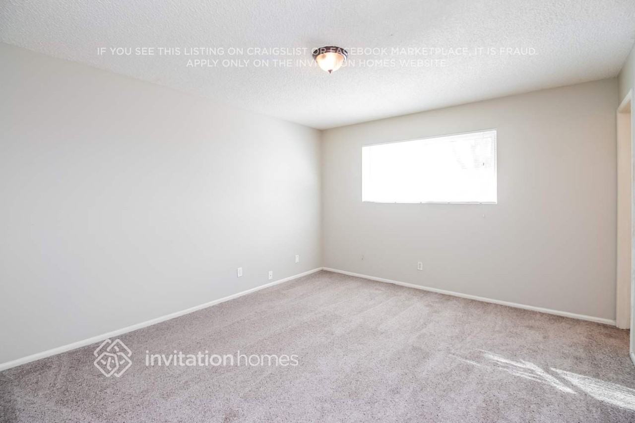 1249 E 8th St - Photo 3 of 10