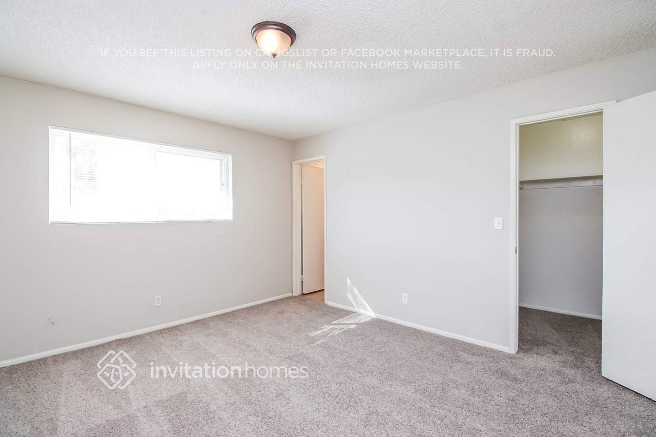 1249 E 8th St - Photo 4 of 10