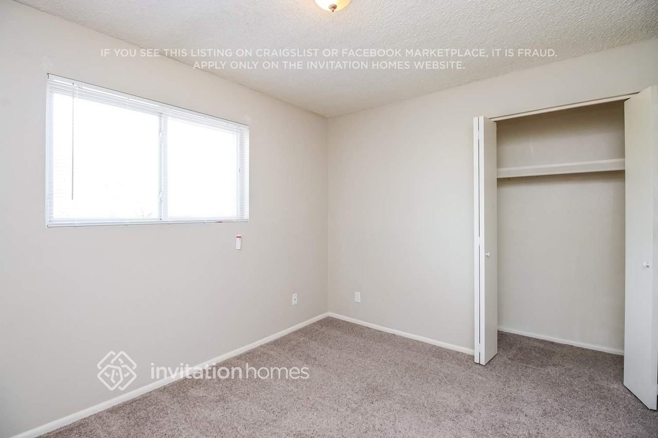 1249 E 8th St - Photo 5 of 10