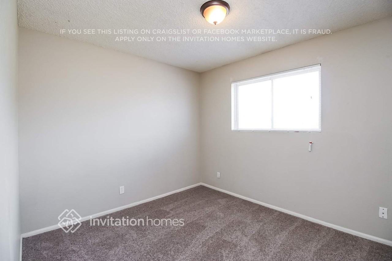 1249 E 8th St - Photo 6 of 10