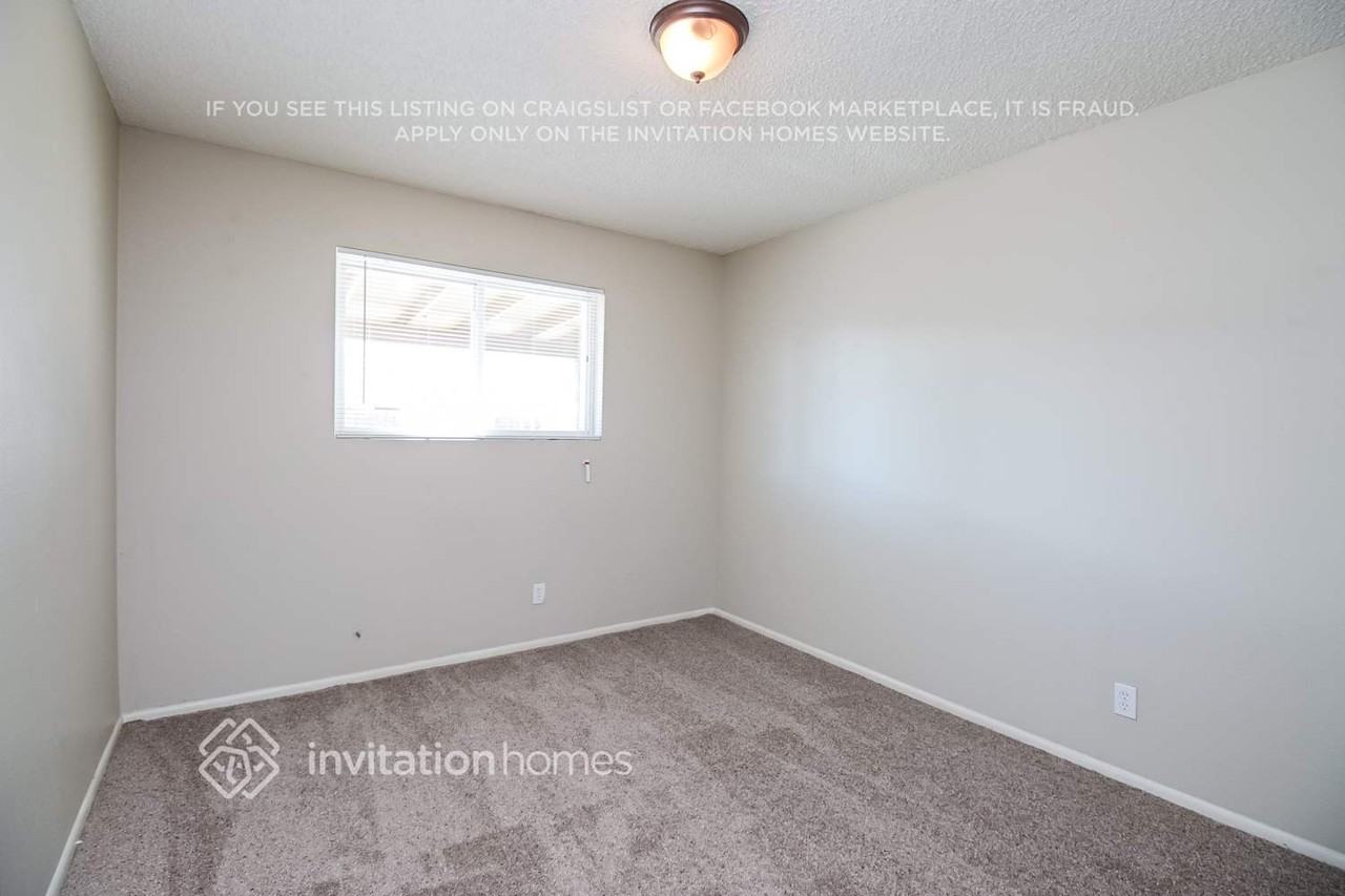 1249 E 8th St - Photo 7 of 10