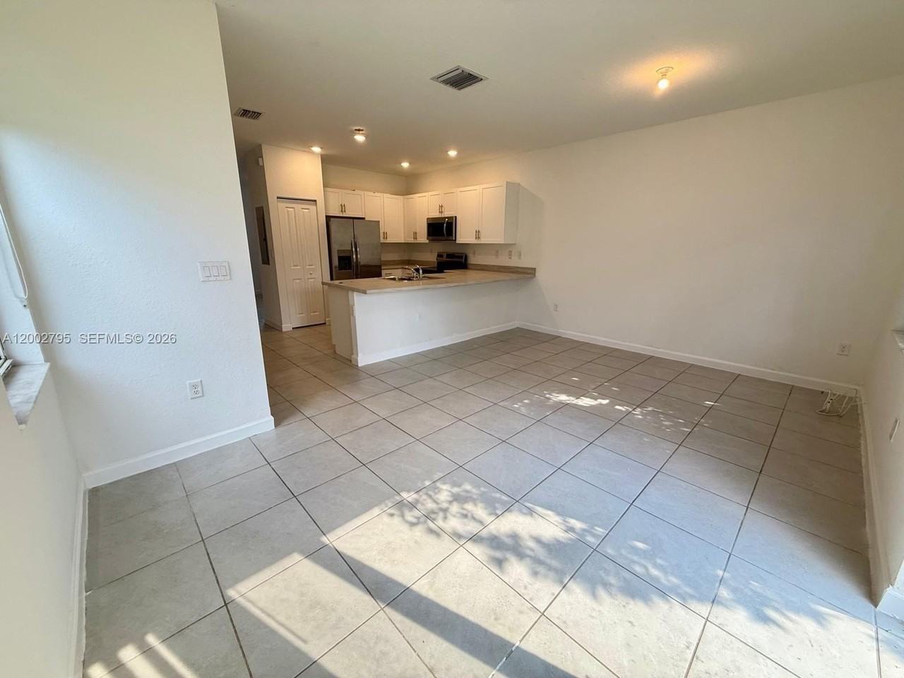 1844 Se 27th Rd - Photo 4 of 23