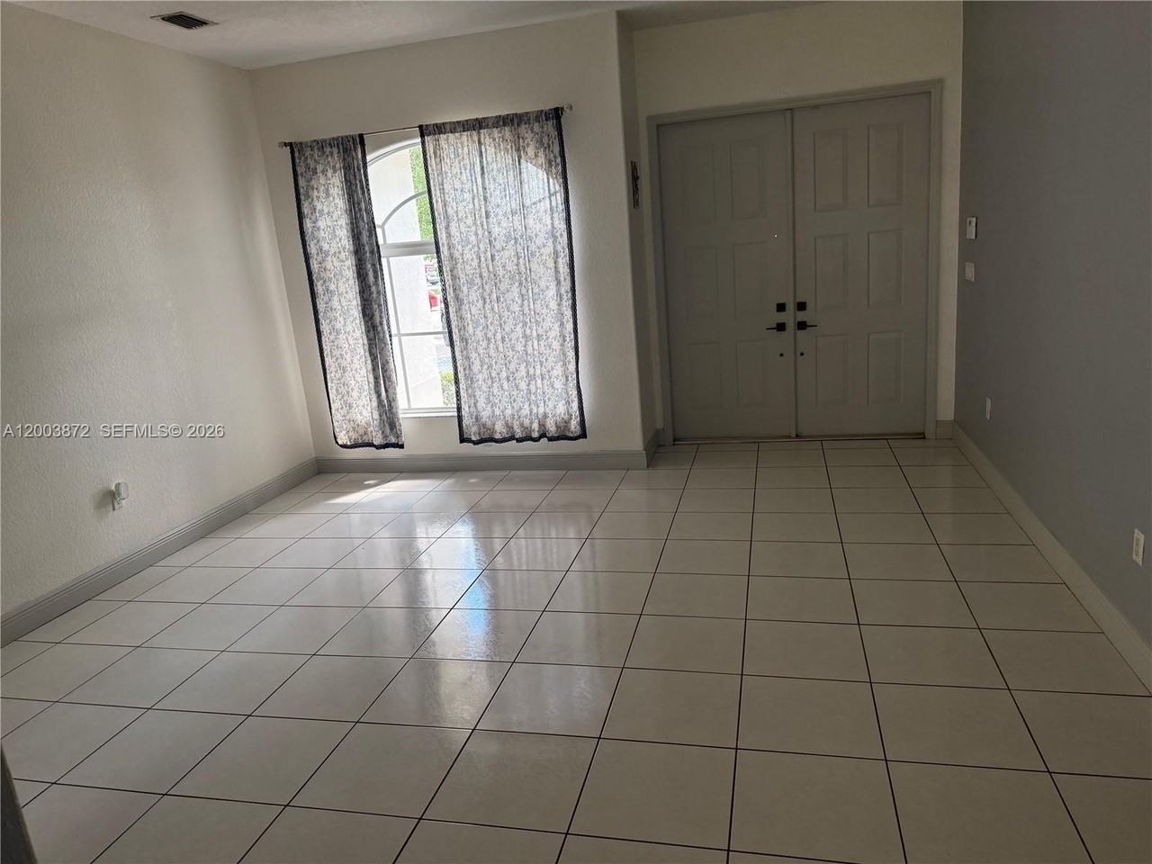 17460 Nw 89th Ave - Photo 5 of 25