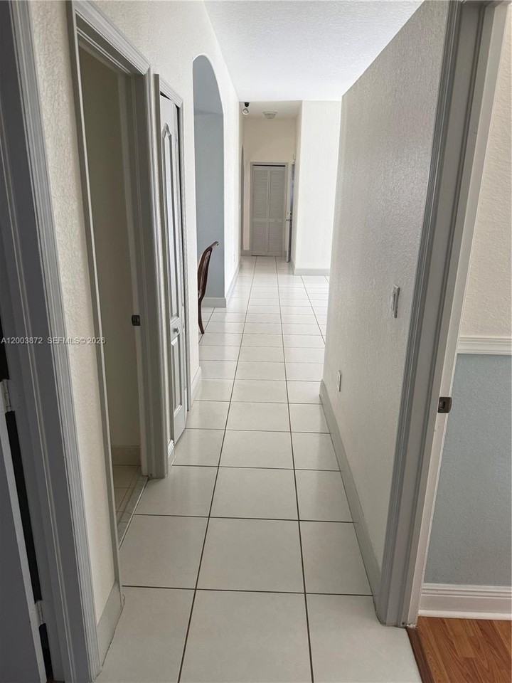 17460 Nw 89th Ave - Photo 6 of 25