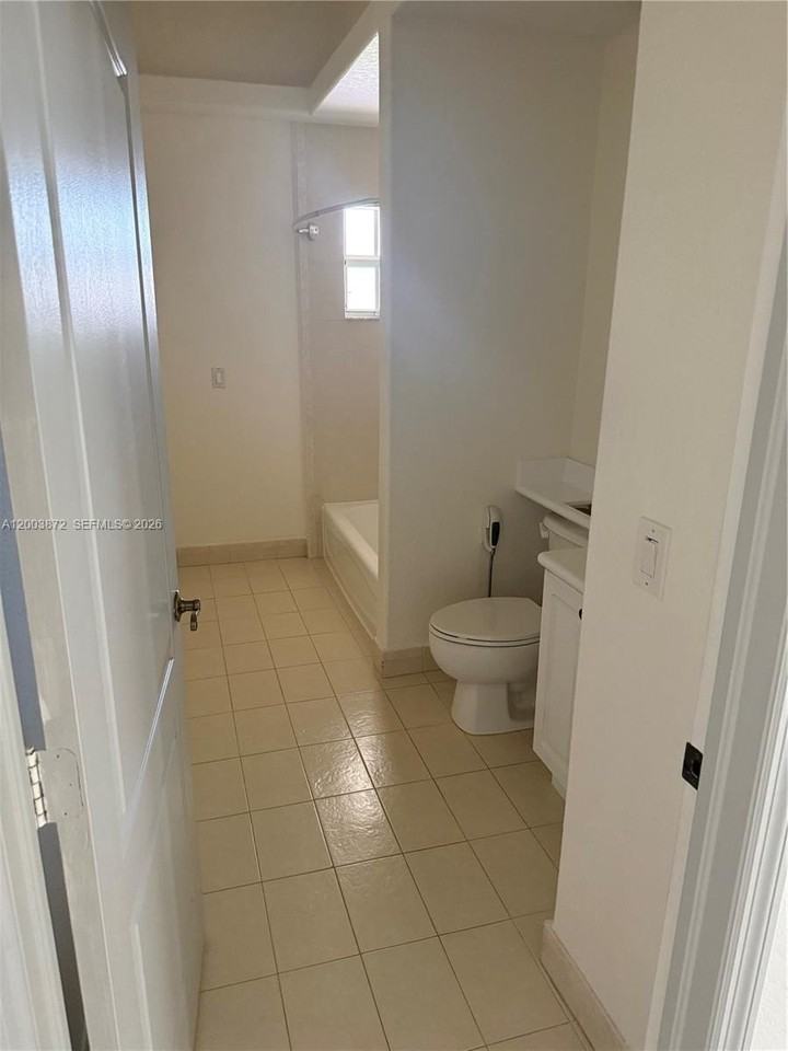 17460 Nw 89th Ave - Photo 7 of 25