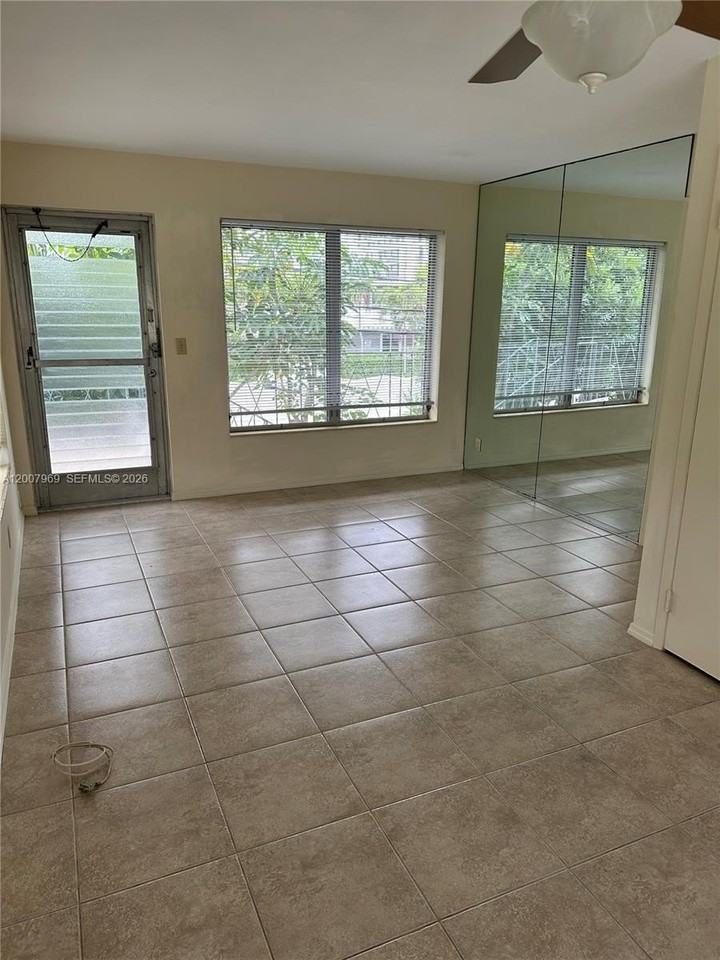 2301 Ne 2nd St #6 - Photo 5 of 16