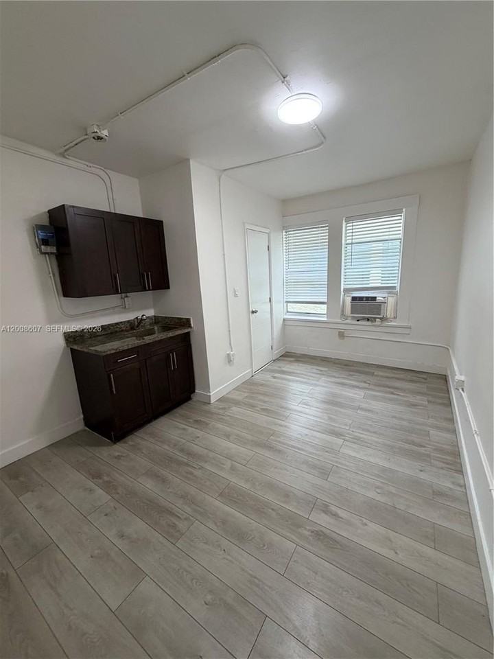 967 Sw 5th St #12A - Photo 2 of 10