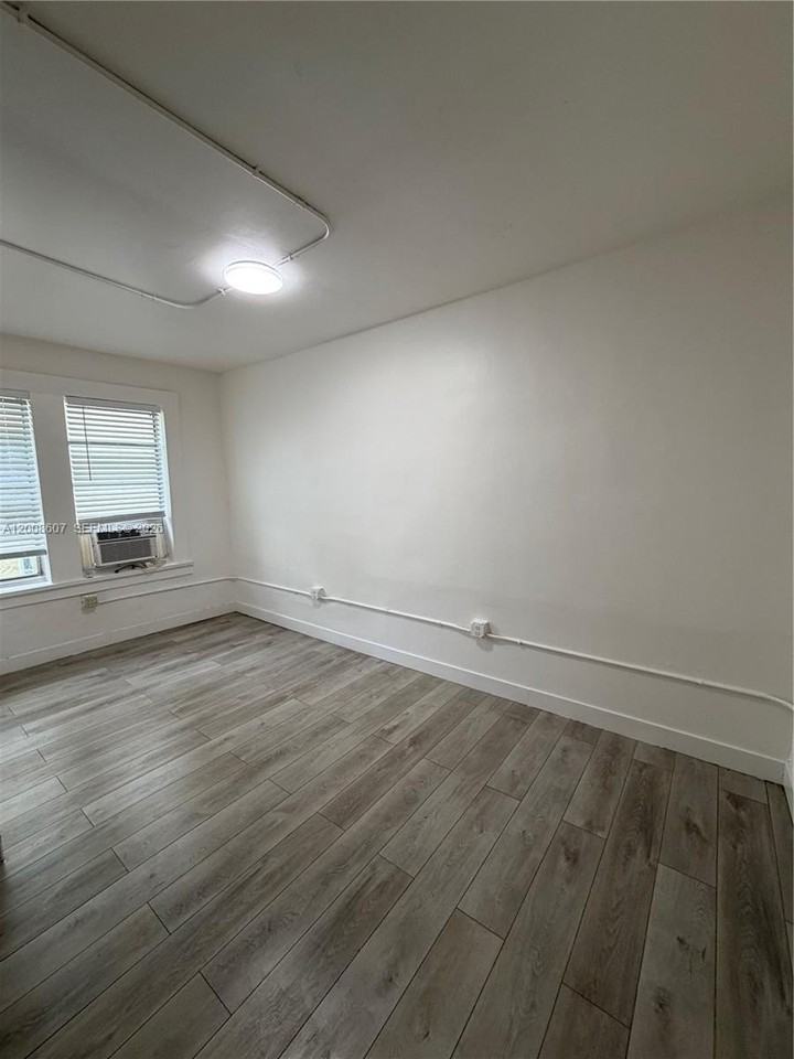 967 Sw 5th St #12A - Photo 5 of 10