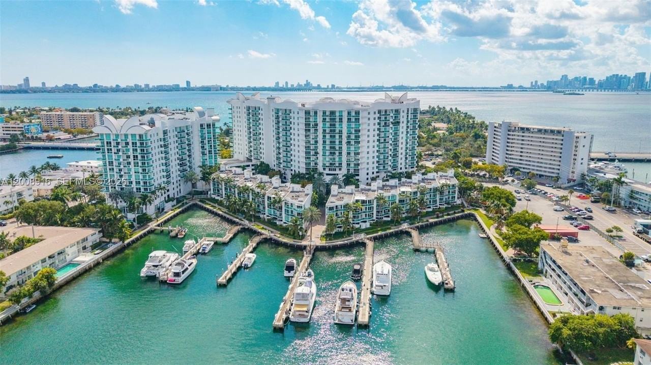 7910 Harbor Island Dr #402