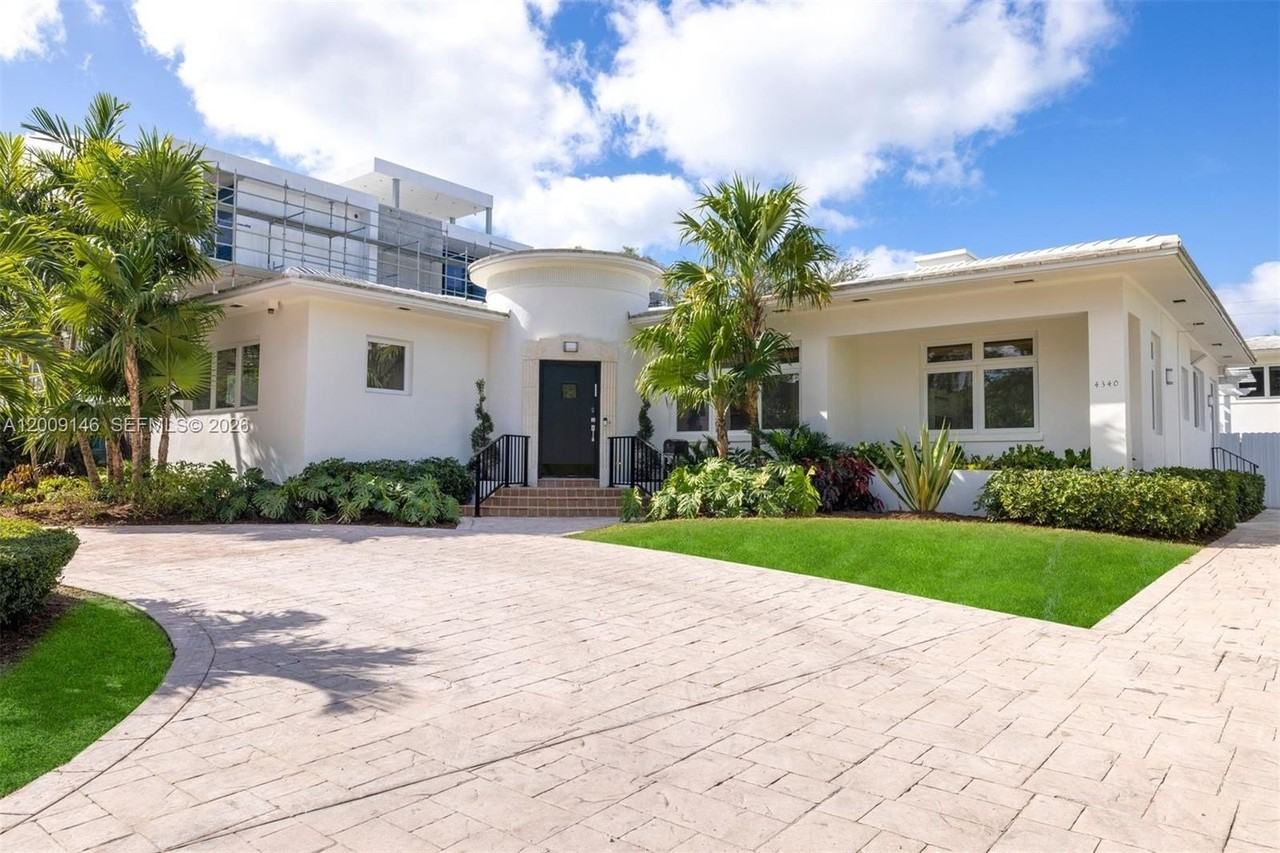 4340 Pine Tree Dr - Photo 3 of 30