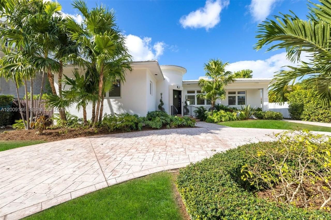 4340 Pine Tree Dr - Photo 4 of 30