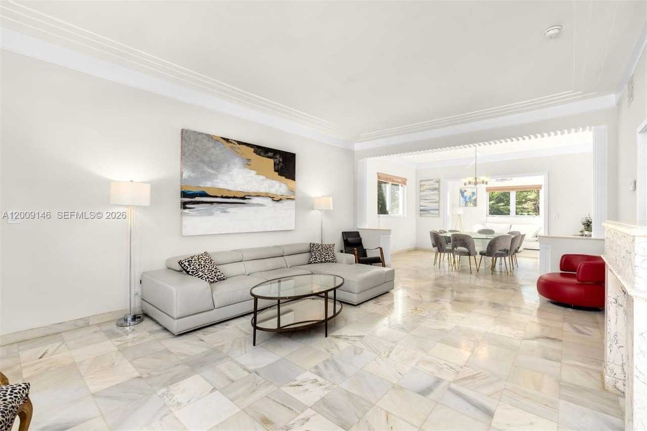 4340 Pine Tree Dr - Photo 6 of 30