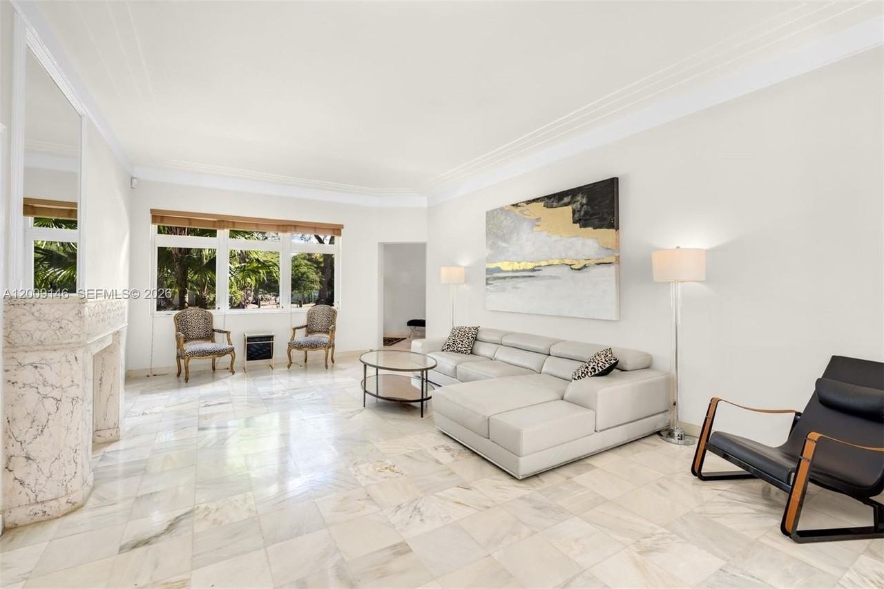 4340 Pine Tree Dr - Photo 7 of 30