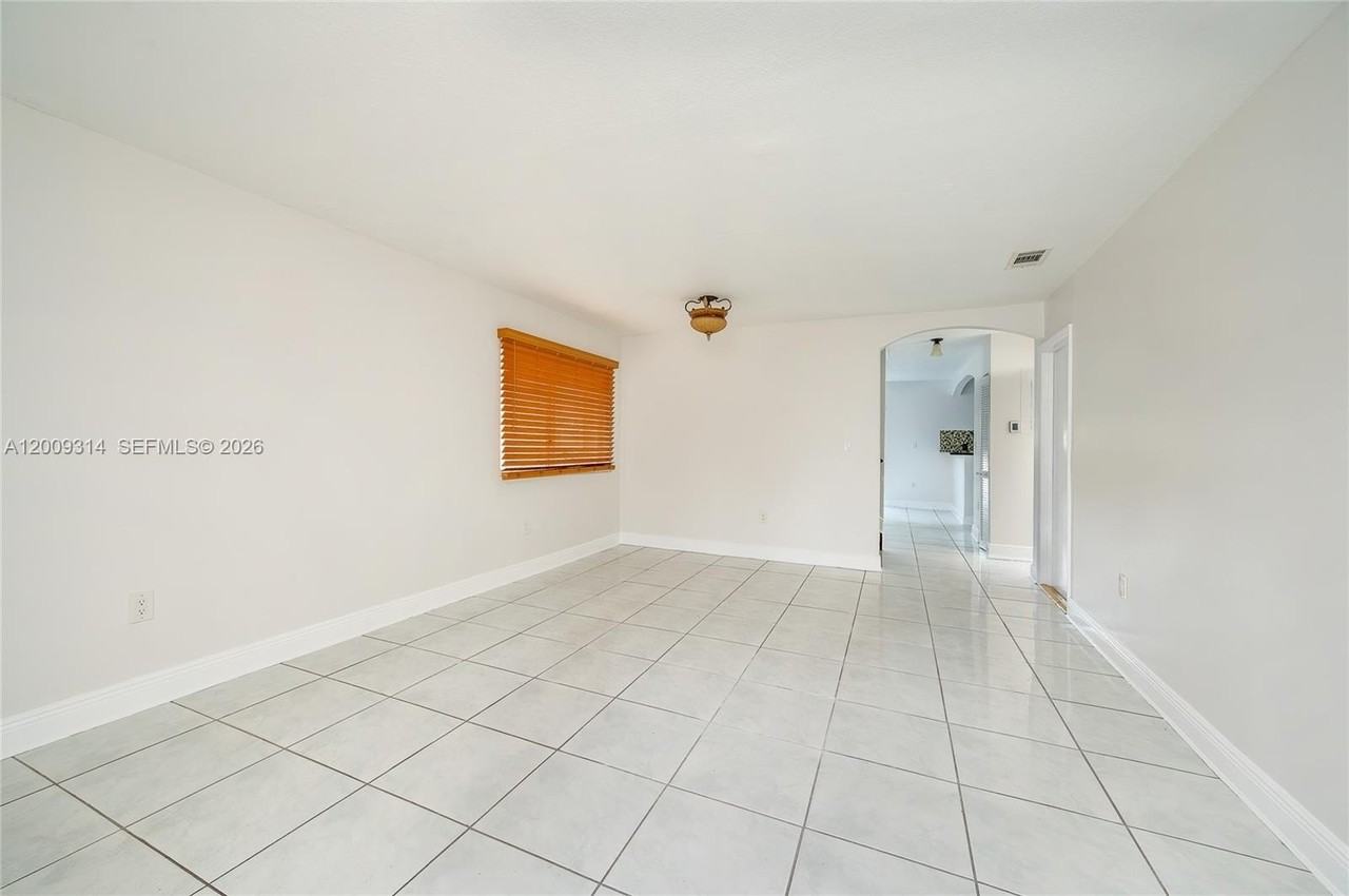 13753 Sw 160th Ter - Photo 4 of 28