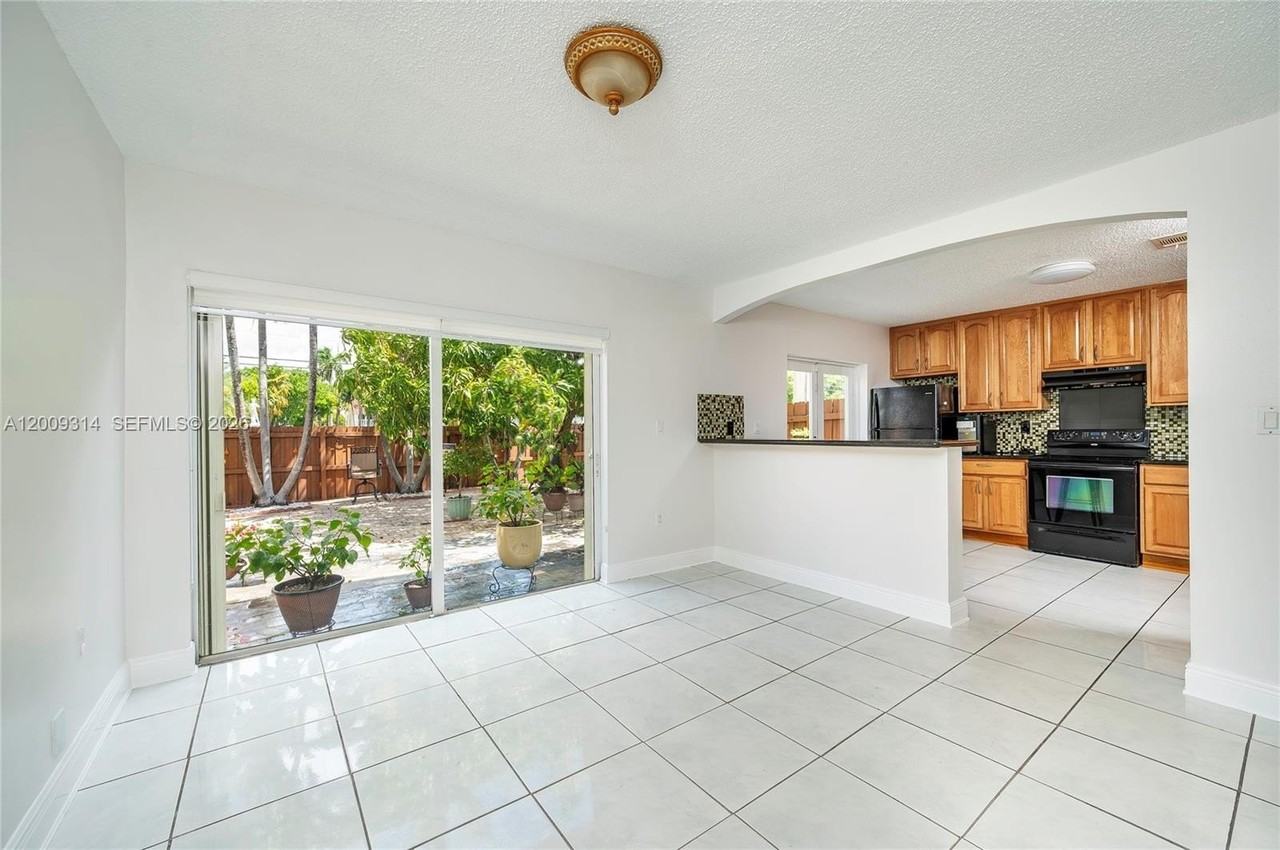13753 Sw 160th Ter - Photo 7 of 28