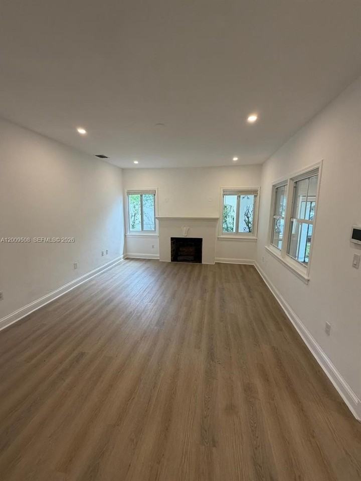 533 Minorca Ave - Photo 2 of 16