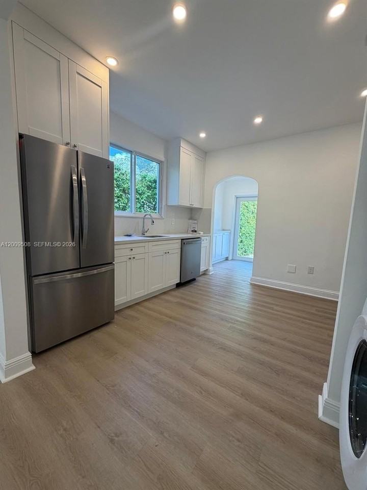 533 Minorca Ave - Photo 5 of 16