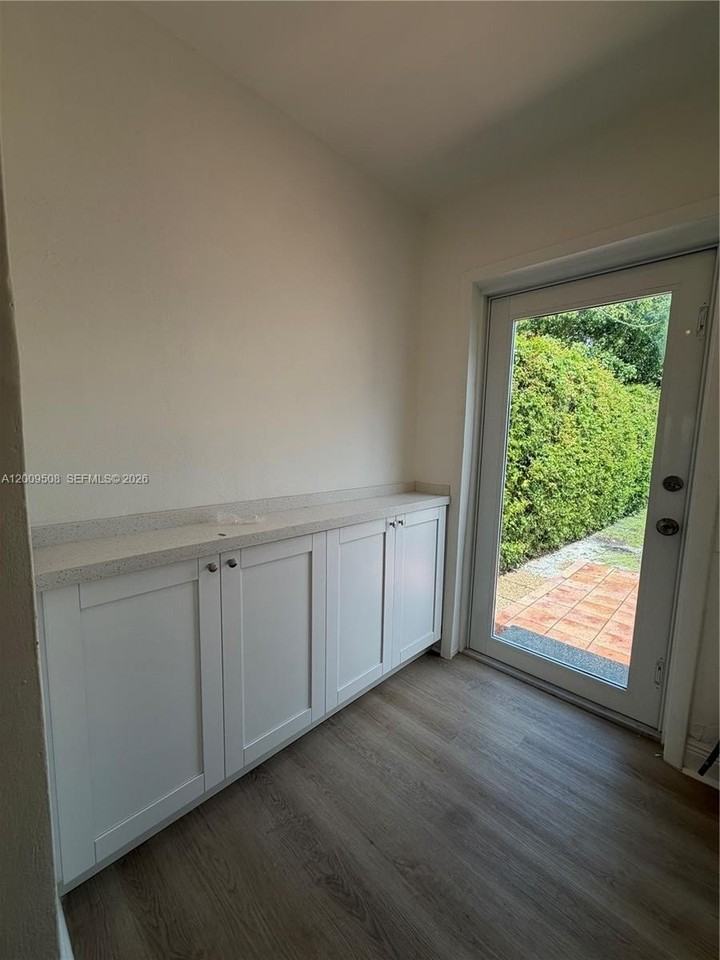 533 Minorca Ave - Photo 6 of 16