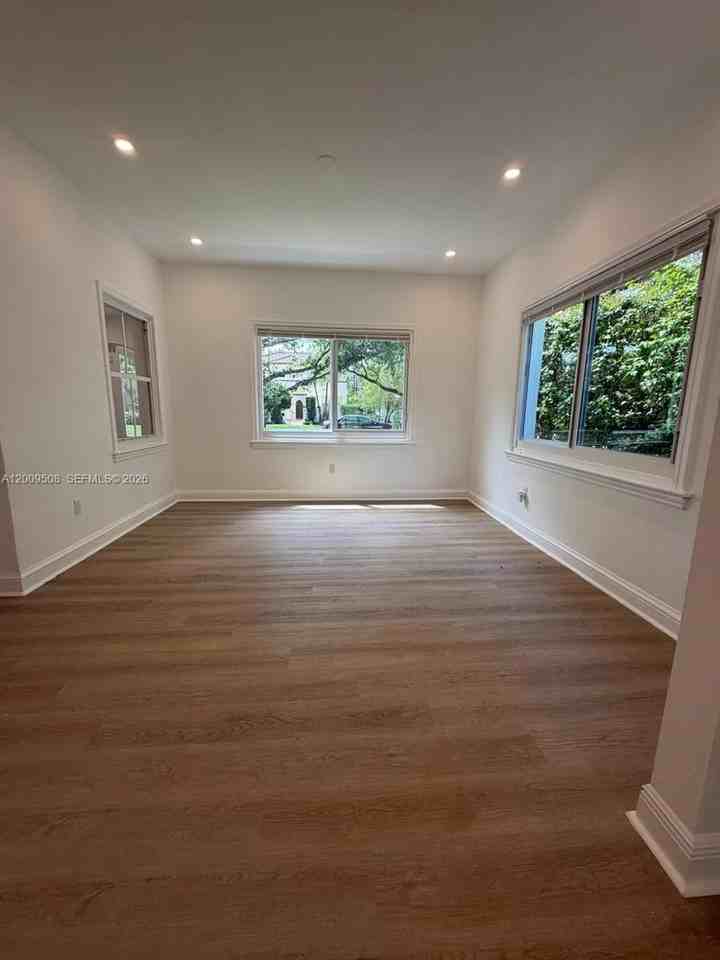 533 Minorca Ave - Photo 7 of 16