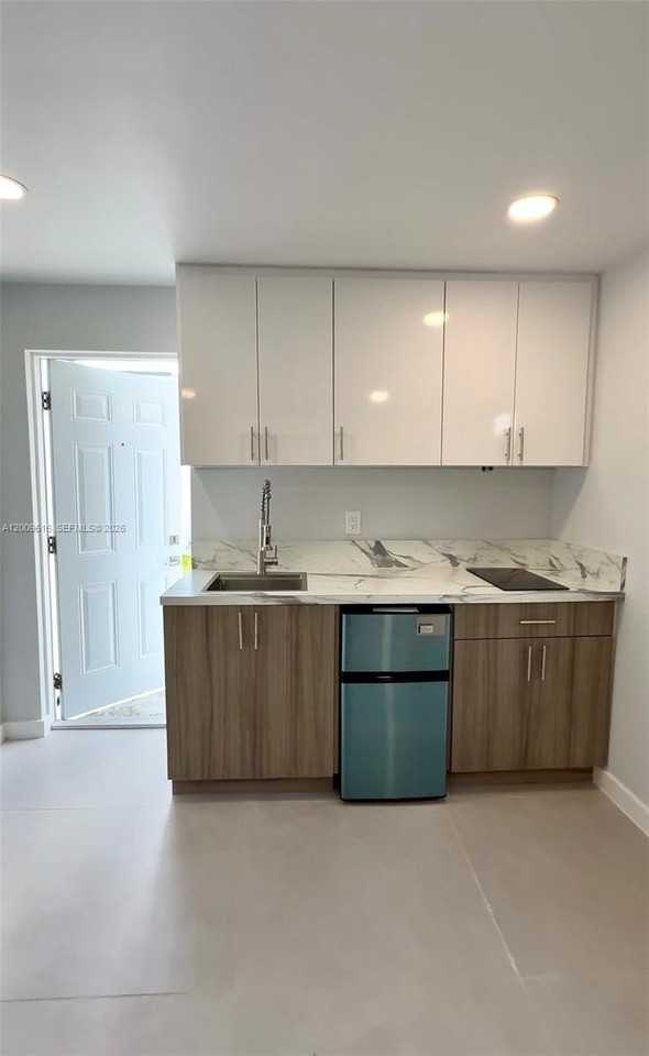1221 Nw 75th St #A - Photo 4 of 8